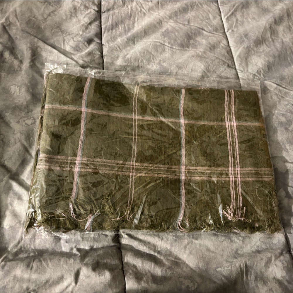 D&Y Scarf - Picture 3 of 3
